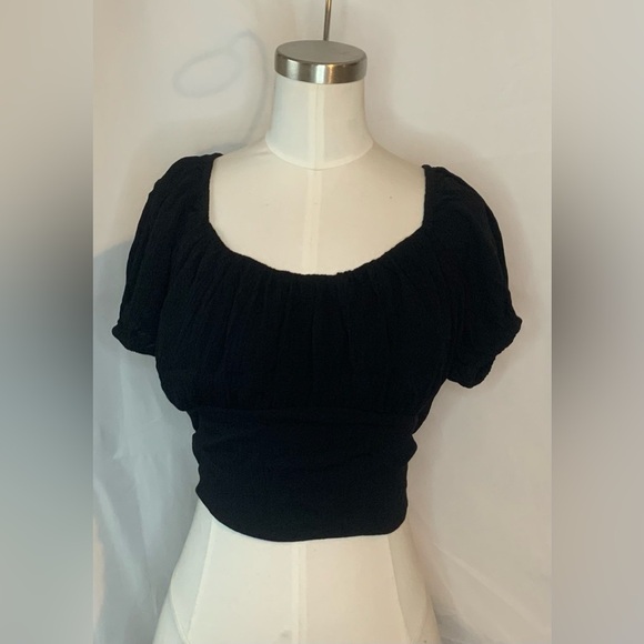 Women’s Black Puff Short Sleeve half top
NWOT! dark Academia elevated - Picture 2 of 3